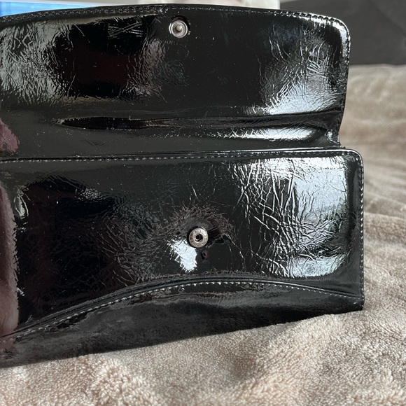 Tory Burch Parker Black Patent Leather Wallet - Picture 3 of 5